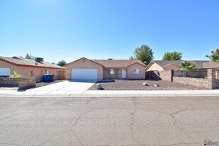 9673 E 38th St in Yuma, AZ - Building Photo