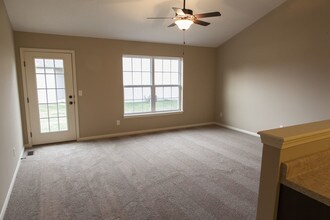 3612 Chardonnay Ct, Unit 0 in Normal, IL - Foto de edificio - Building Photo