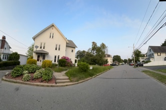 2XX Miles St in Millbury, MA - Foto de edificio - Building Photo