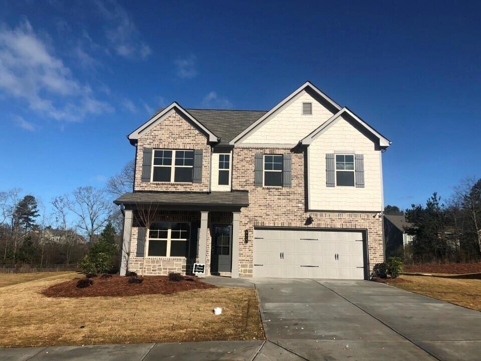 221 Winterset Cir in Hoschton, GA - Building Photo