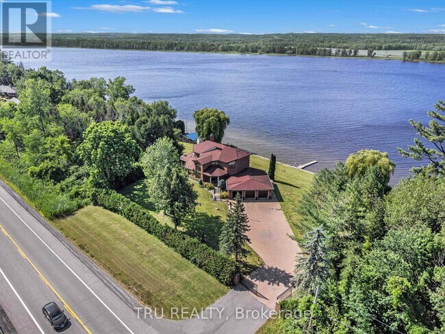 1915 Trans-Canada Hwy in Ottawa, ON - Building Photo - Building Photo