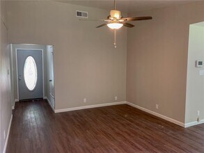 1710 Goodson Ln in Round Rock, TX - Foto de edificio - Building Photo