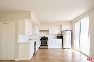 842 11th St in Santa Monica, CA - Building Photo - Building Photo