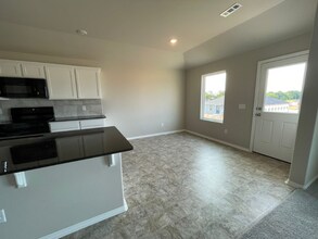 1406 E Piedmont Ct in Siloam Springs, AR - Building Photo - Building Photo
