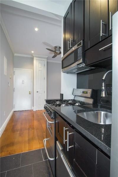 221 Mott St-Unit -11a in New York, NY - Building Photo - Building Photo