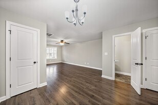 215 Alexander Blvd in Clarksville, TN - Building Photo