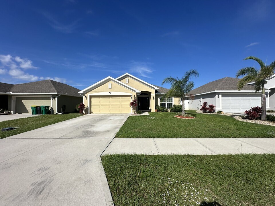 744 Moment St in Cocoa, FL - Building Photo