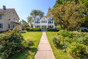 1699 Boulevard in West Hartford, CT - Building Photo