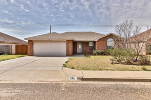 811 11th St in Wolfforth, TX - Building Photo