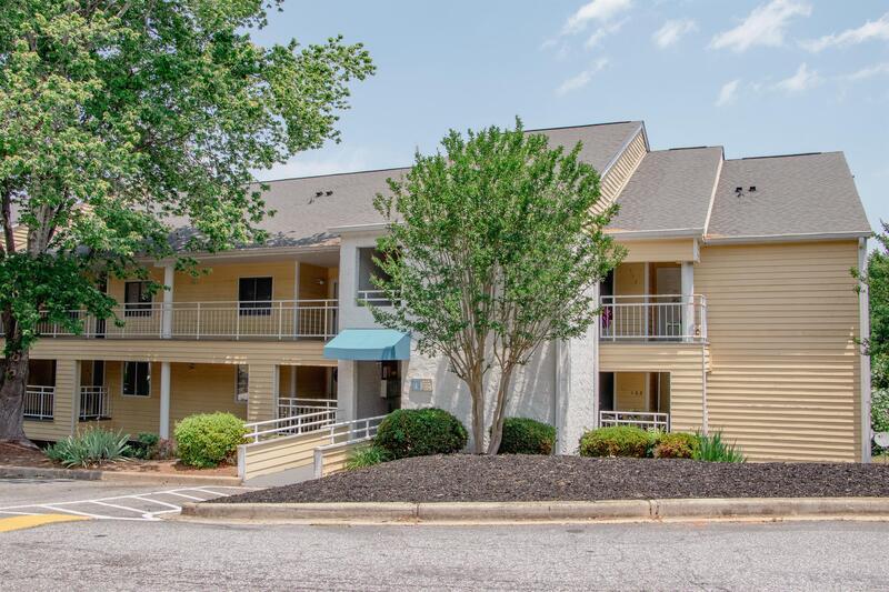 103 Northlake Dr in Anderson, SC - Foto de edificio