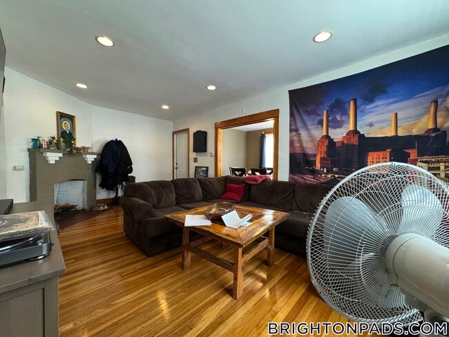 27 S Crescent Circuit in Boston, MA - Building Photo - Building Photo