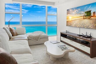 6801 Collins Ave, Unit LPH17 in Miami Beach, FL - Building Photo - Building Photo