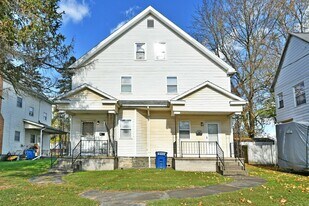 226-228 W Park Ave in Niles, OH - Building Photo