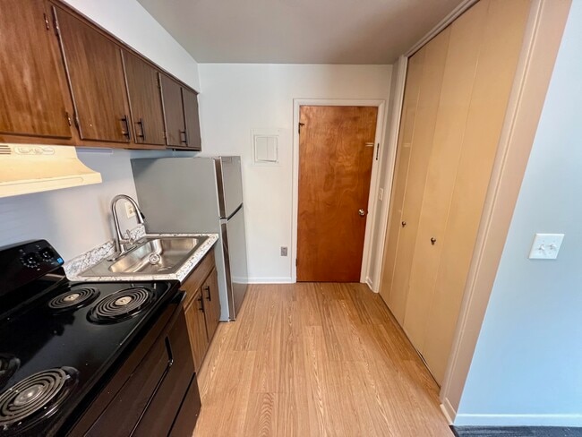 520 S Andre St, Unit 2 in Saginaw, MI - Foto de edificio - Building Photo