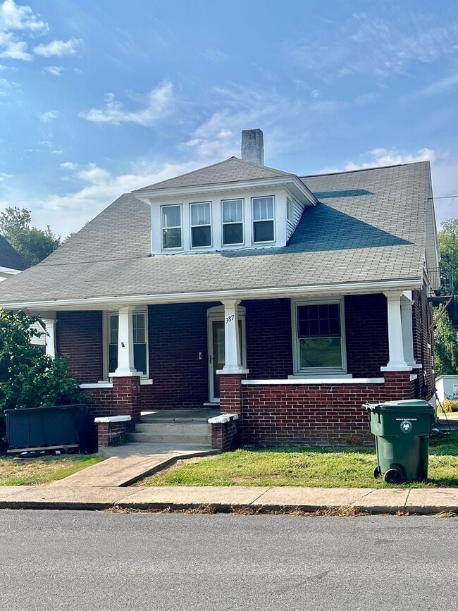 387 E Howard St in Bellefonte, PA - Building Photo - Building Photo