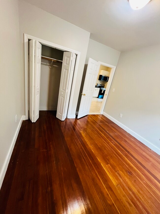 545 Heath St, Unit #1 in Chestnut Hill, MA - Foto de edificio - Building Photo