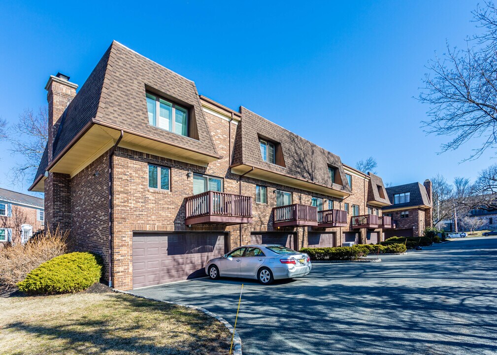 54 New England Ave in Summit, NJ - Building Photo