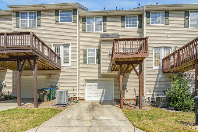 10094 Treeside Ln in Matthews, NC - Building Photo - Building Photo