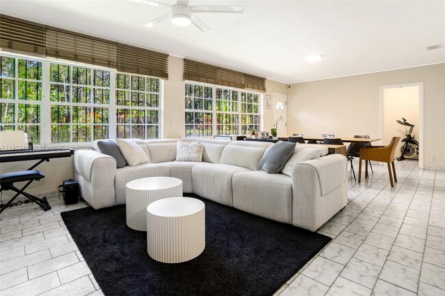 600 SW 25th Rd in Miami, FL - Building Photo - Building Photo