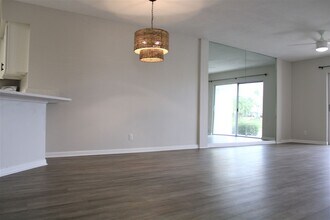 6077 Bahia Del Mar Blvd S in St. Petersburg, FL - Building Photo - Building Photo