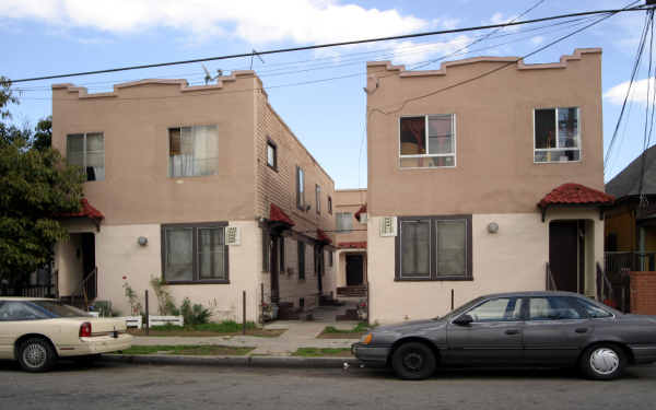 1944-1948 New England St in Los Angeles, CA - Building Photo