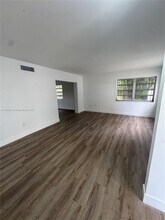 3240 SW 22nd Terrace in Miami, FL - Foto de edificio - Building Photo