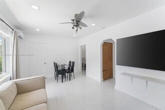 1722 Dewey St in Hollywood, FL - Foto de edificio - Building Photo