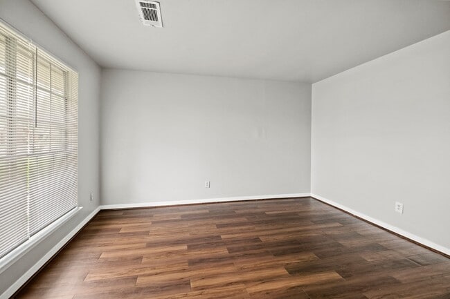 122 W Havner Ln
