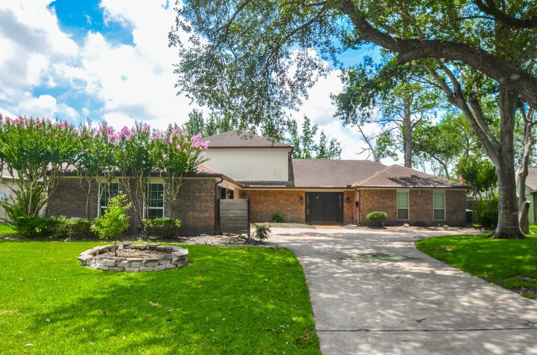 2103 Winged Foot Dr in Missouri City, TX - Building Photo
