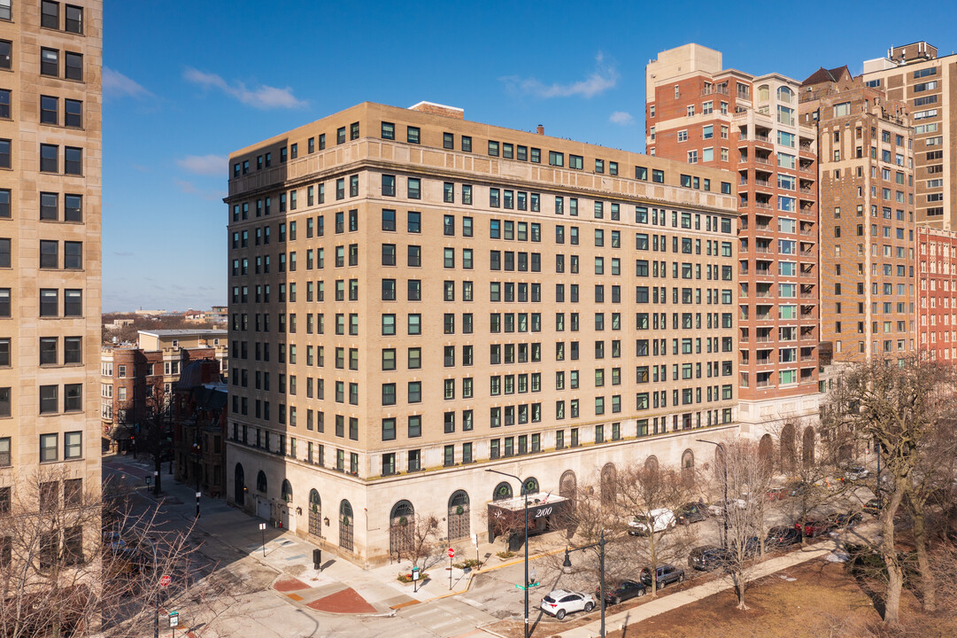 The Pierre in Chicago, IL - Foto de edificio