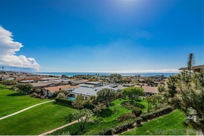 640 W Solana Cir-Unit -15 in Solana Beach, CA - Building Photo - Building Photo