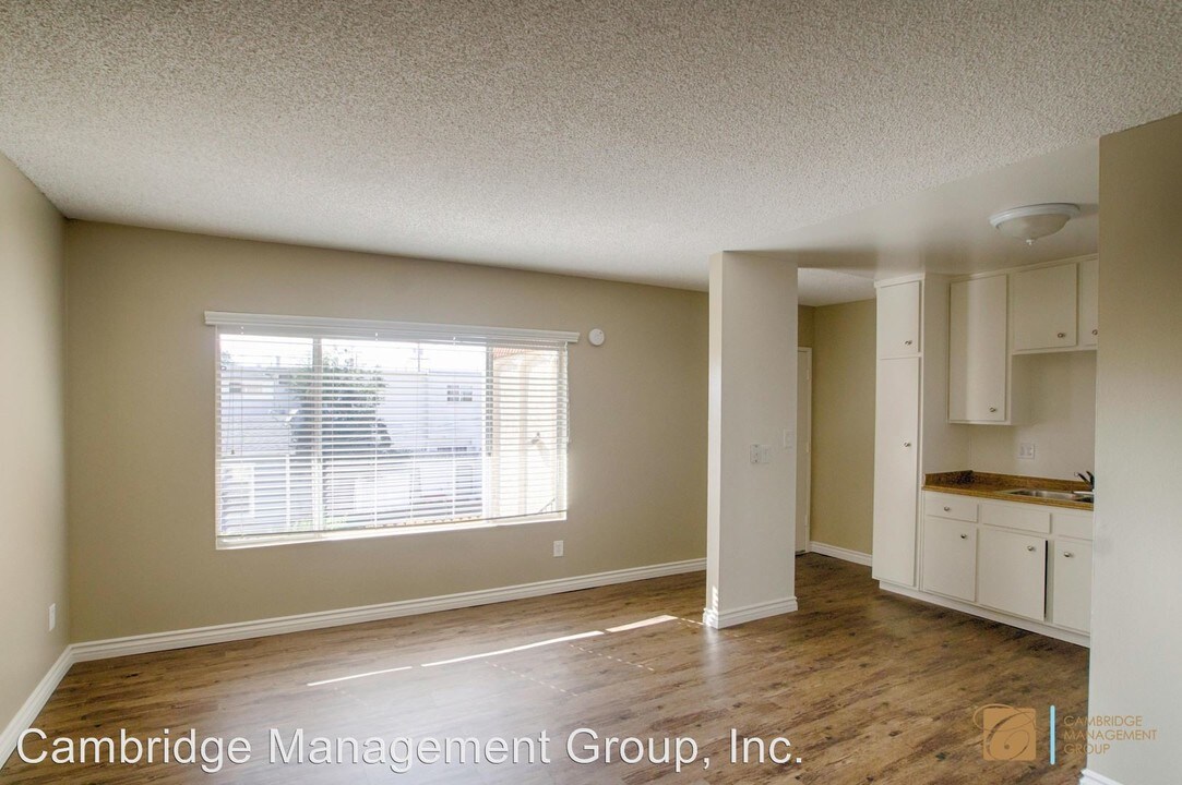 1550 Hornblend St in San Diego, CA - Building Photo
