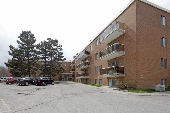 Aurora Towers in Aurora, ON - Building Photo - Building Photo