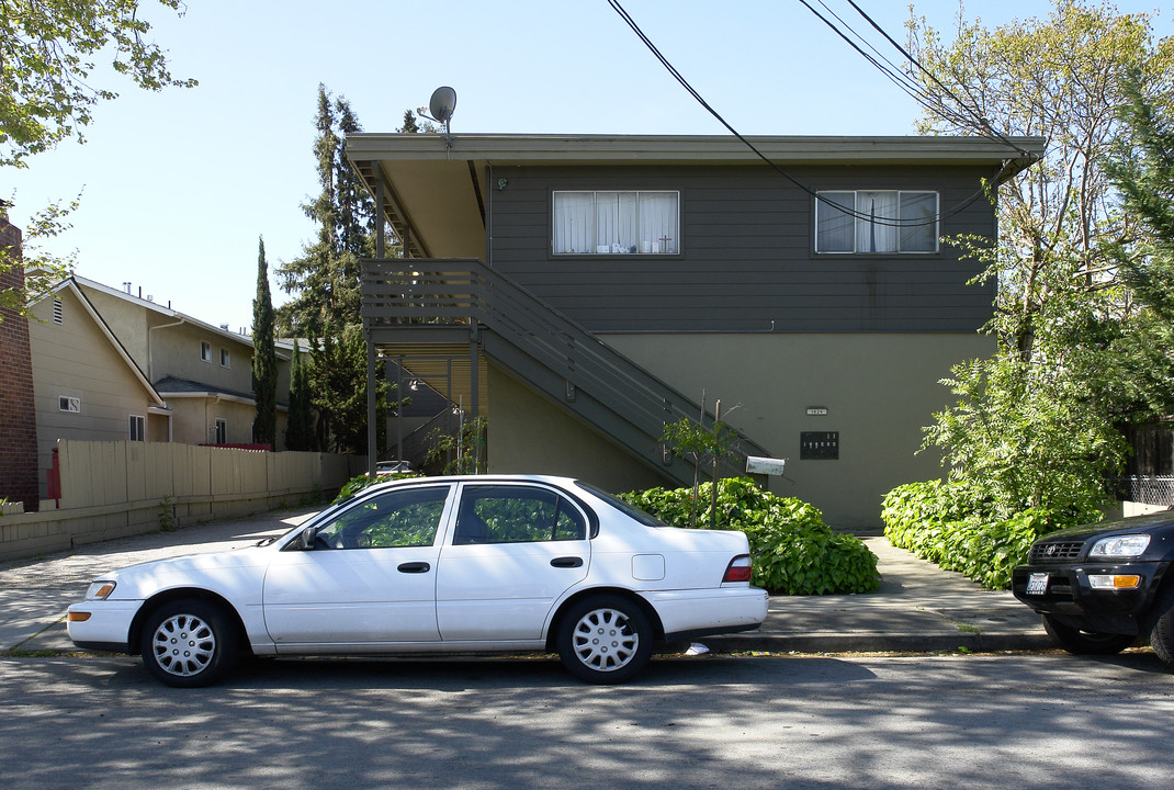 1024 Adams St in Redwood City, CA - Building Photo