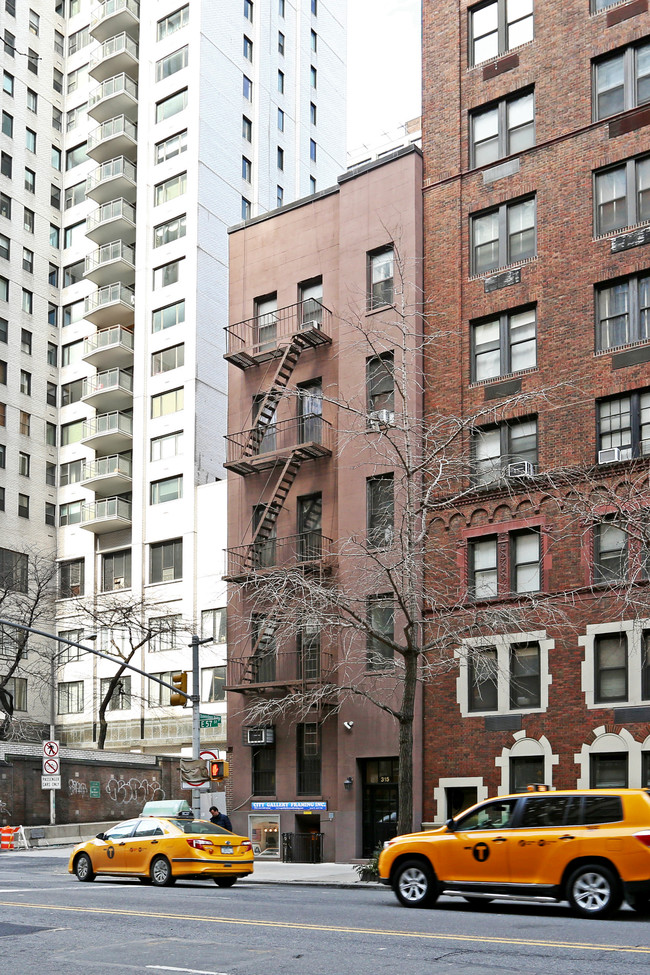 315 E 57th St in New York, NY - Foto de edificio - Building Photo