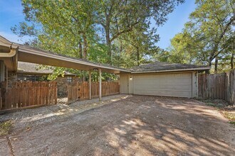 208 Cliffbrook Ln in Cleveland, TX - Building Photo - Building Photo