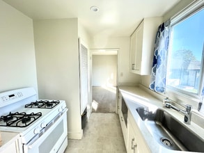 1609 Santa Clara Ave in Alameda, CA - Building Photo - Building Photo