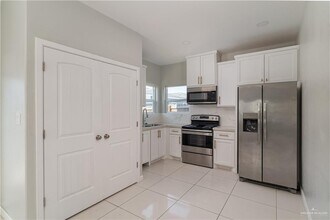 405 W Rutherford Ave-Unit -3 in Edinburg, TX - Foto de edificio - Building Photo