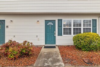 94 Century Ct in Swansboro, NC - Building Photo - Building Photo