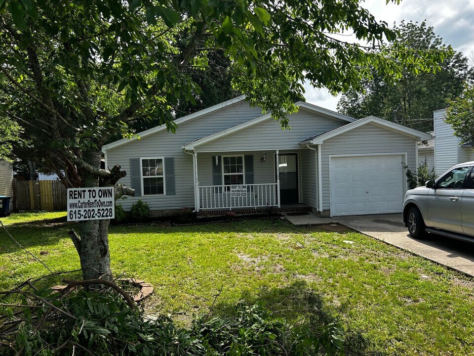 526 Cedar Park Cir in La Vergne, TN - Building Photo