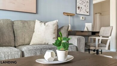 9015 Kings Grant Dr in Charlotte, NC - Foto de edificio - Building Photo