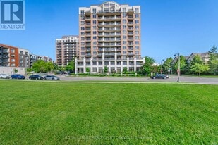 2379 Central Park Dr in Oakville, ON - Building Photo
