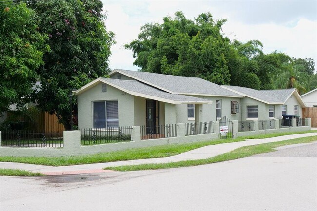 2431 S Brown Ave in Orlando, FL - Building Photo - Building Photo