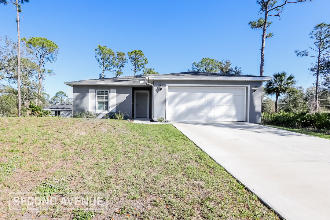 18398 Harrison Ave in Port Charlotte, FL - Building Photo