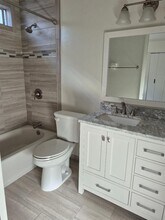 224 35th St, Unit Apt B in Manhattan Beach, CA - Foto de edificio - Building Photo