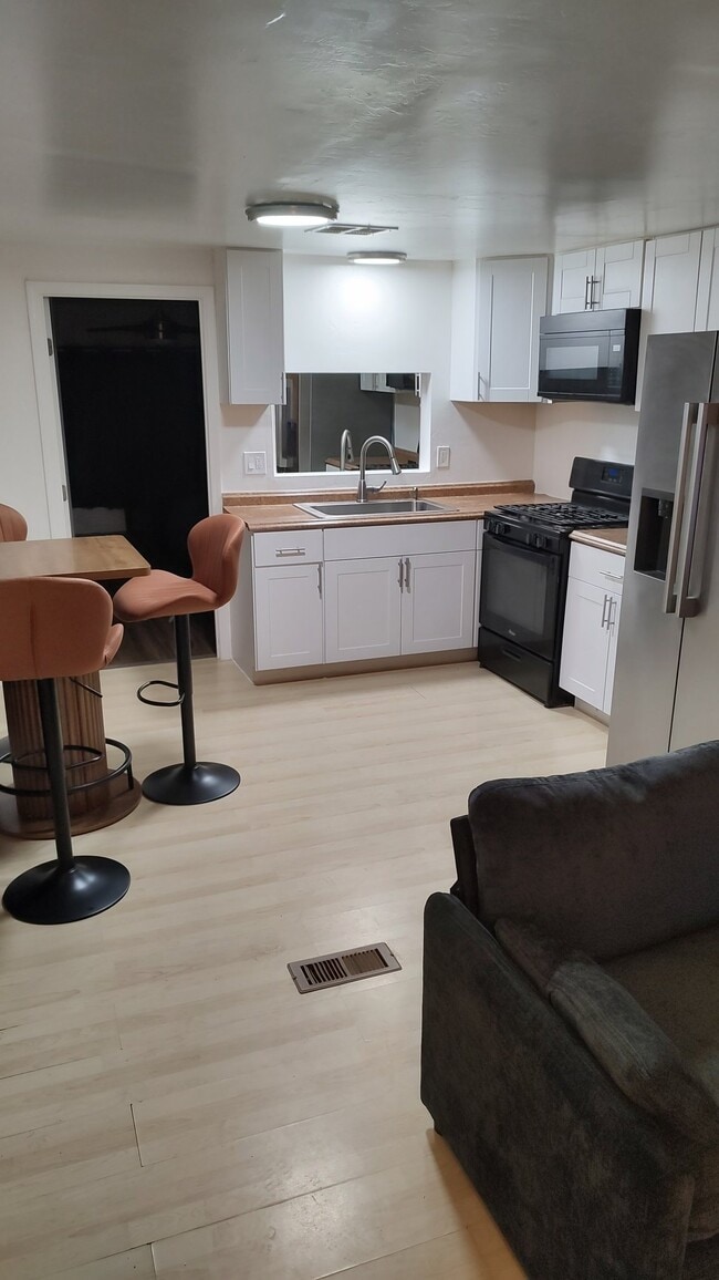 property at 5645 S Bonney Ave