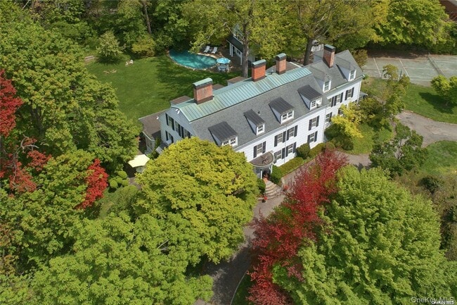 435 Bryant Ave in Roslyn, NY - Building Photo - Building Photo