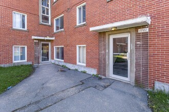 1701-1707 Rochon St in St. Laurent, QC - Building Photo - Building Photo