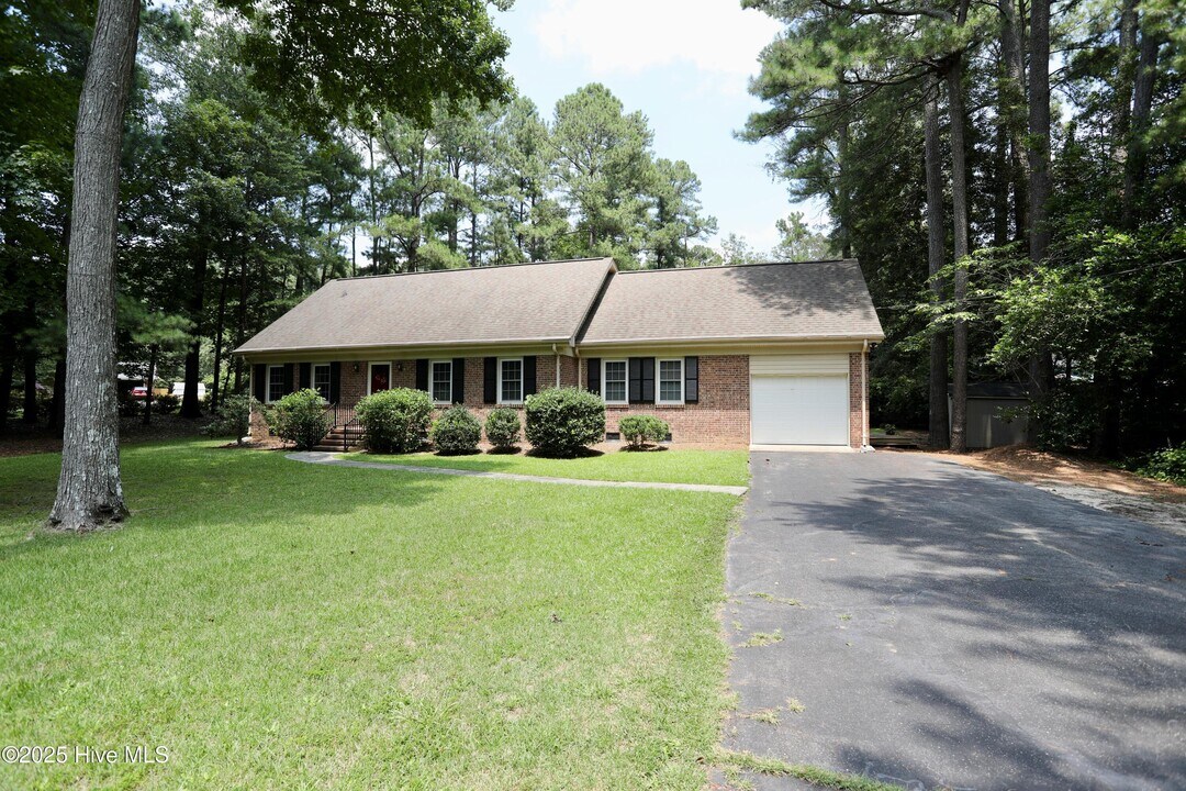 202 Haldane Dr in Southern Pines, NC - Building Photo