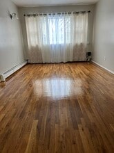 18637 140th Ave in Springfield Gardens, NY - Foto de edificio - Building Photo